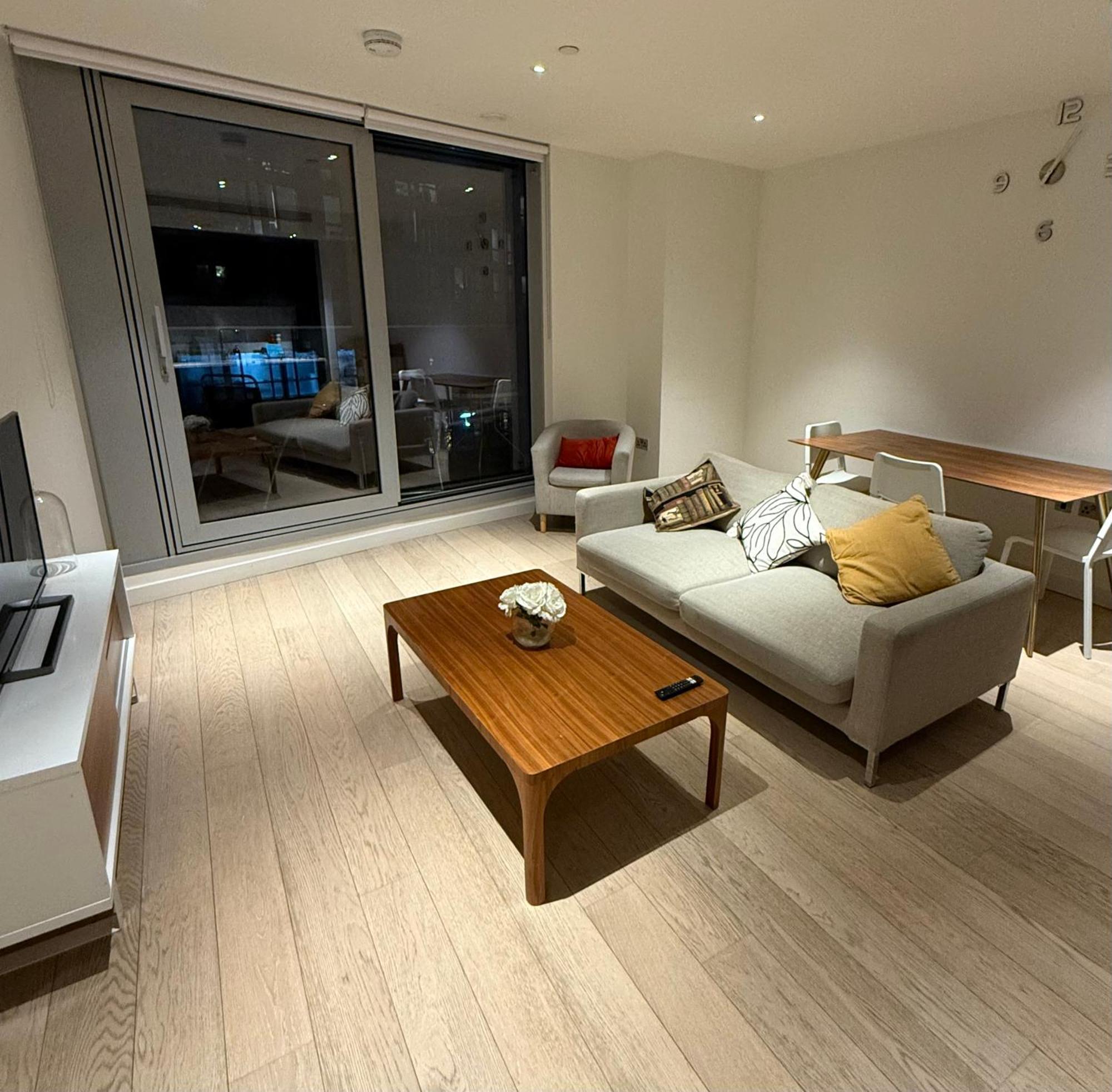 Luxury Modern 2 Bed Flat With Balcony And City View - Canary Wharf City Center Λονδίνο Εξωτερικό φωτογραφία